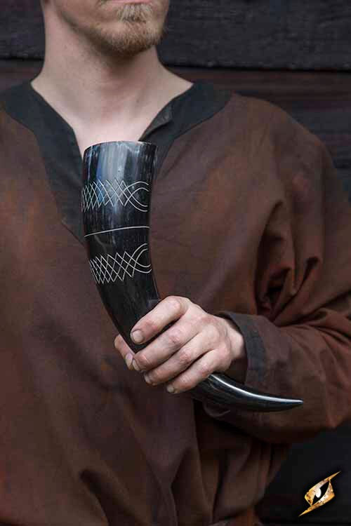 Chieftain drinking horn 0,5 L with Stand