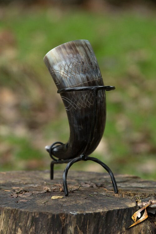 Chieftain drinking horn 0,5 L with Stand